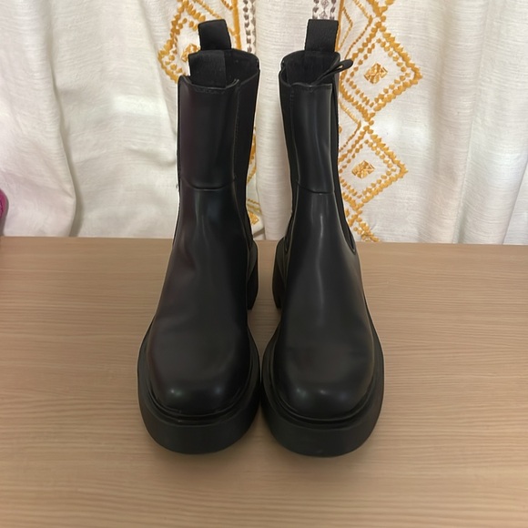 H&M Chunky Chelsea Boots - Picture 2 of 4